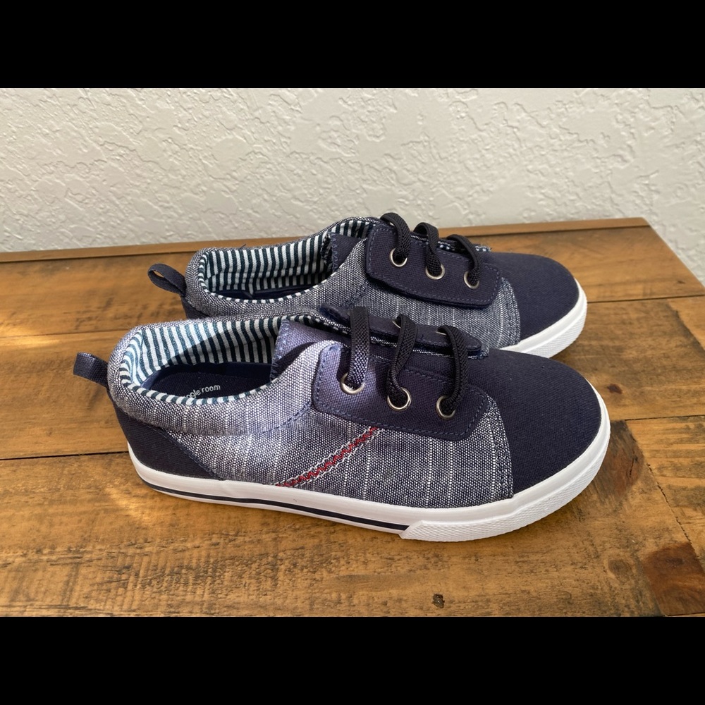 BRAND NEW - toddle shoes